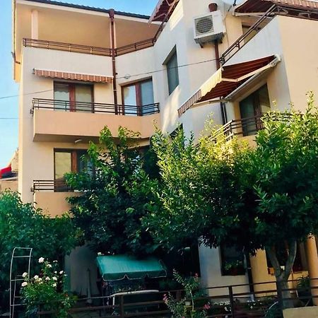 Студиа Мансарда Ненови Pomorie Exteriör bild