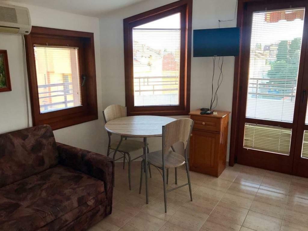 Студиа Мансарда Ненови Pomorie Exteriör bild