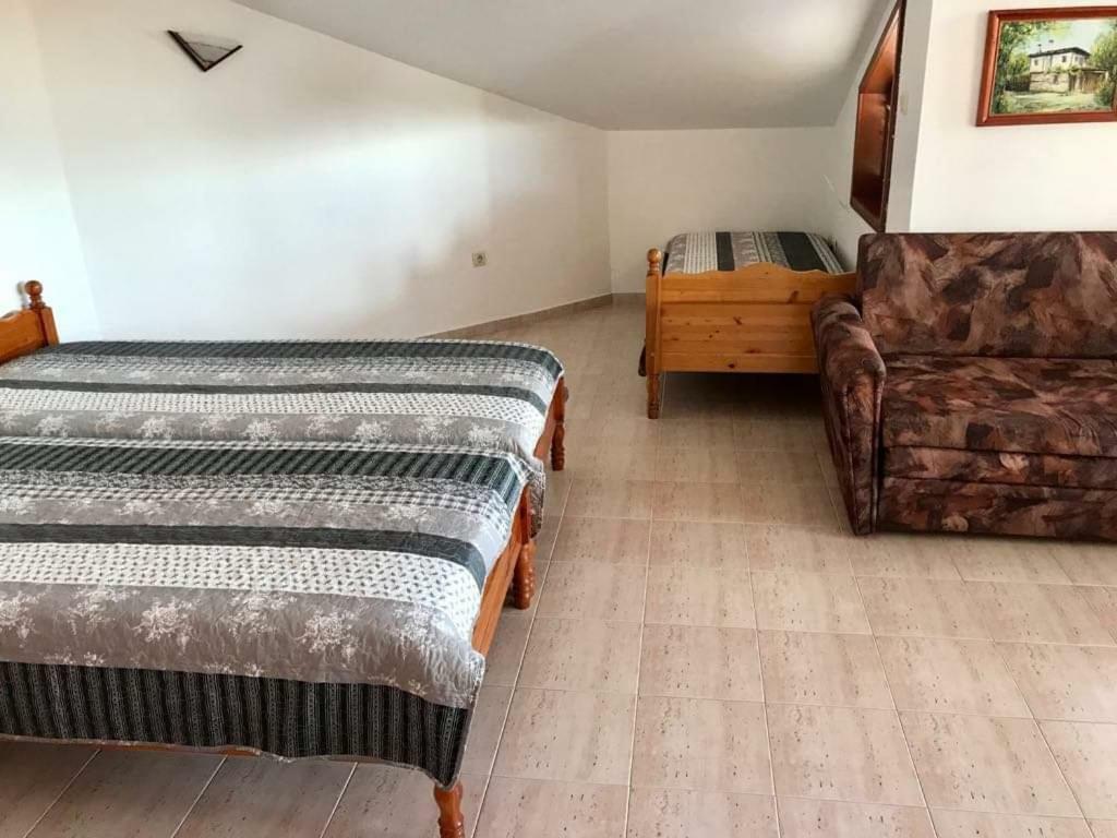 Студиа Мансарда Ненови Pomorie Exteriör bild