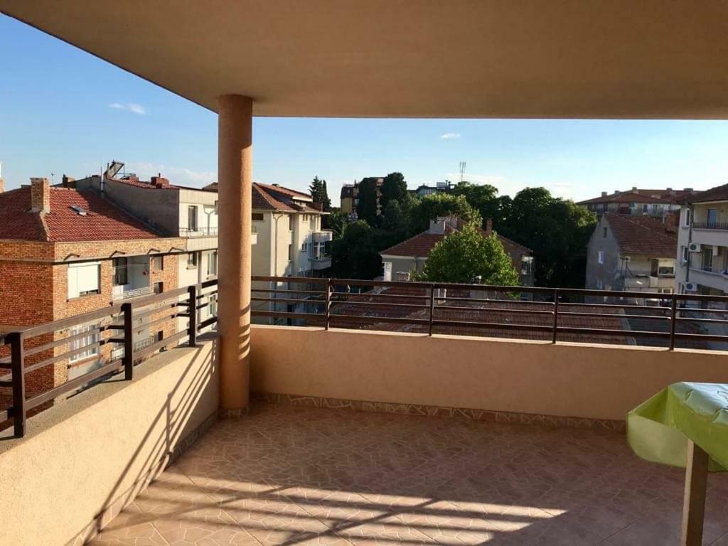Студиа Мансарда Ненови Pomorie Exteriör bild